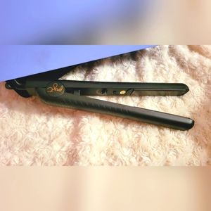 New in box PYT hair straightener & hot tool with no tangle cord!